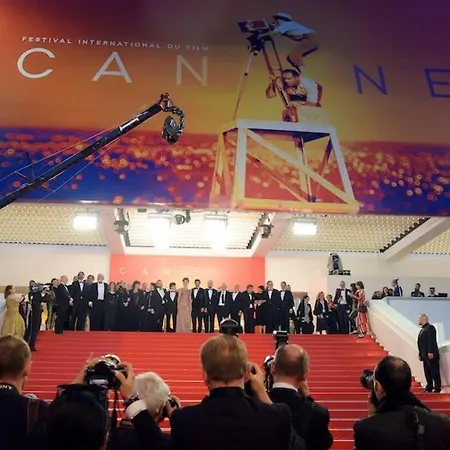 Perle Rare Cannes Croisette Vue Mer Parking 4P Cannes